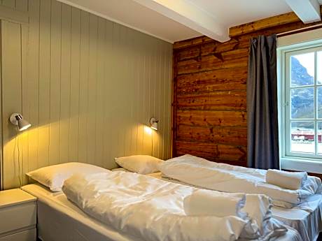 Double or Twin Room with Shared Bathroom