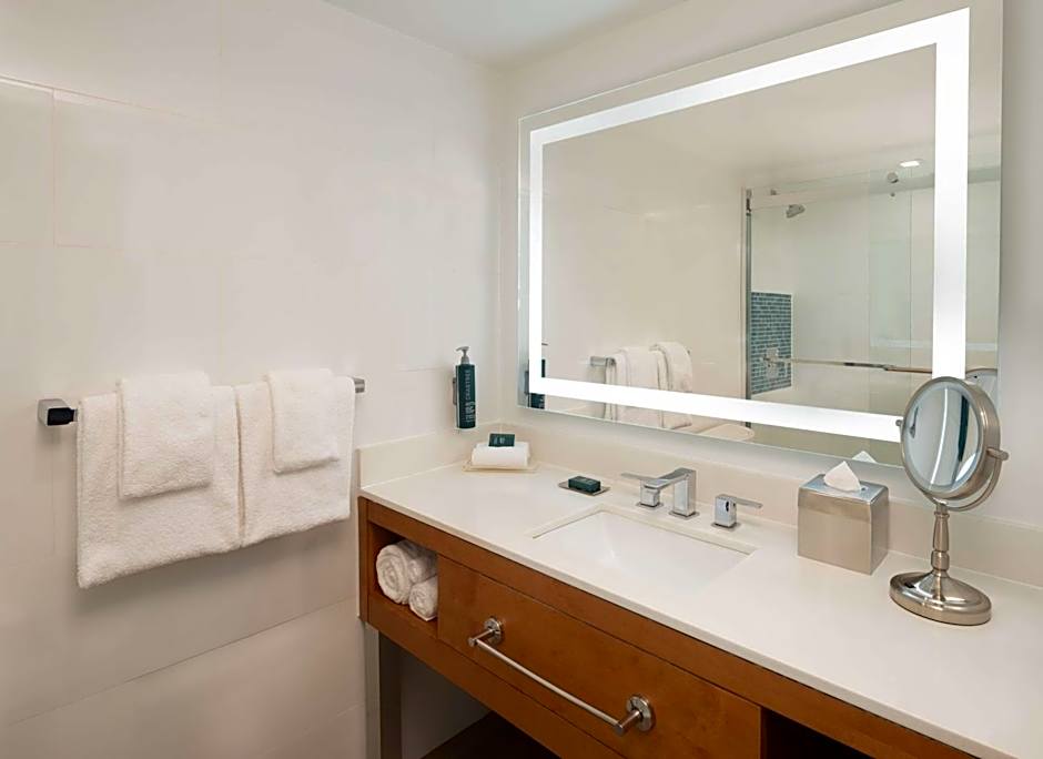 DoubleTree by Hilton Miami North I-95, FL