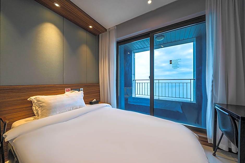 Sky and Sea Hotel