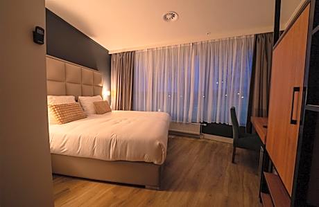 Double or Twin Room with Bathroom