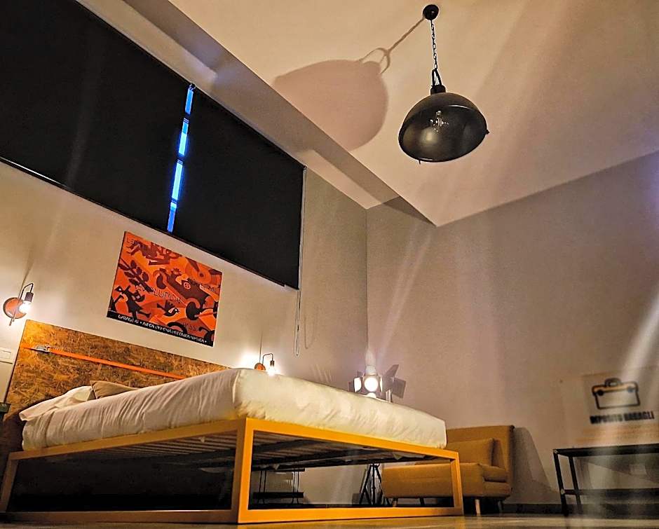 GARAGE47 Storica Officina Meccanica LOFT B&B iN PIENZA