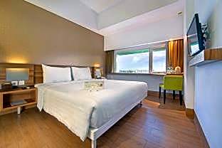 Whiz Prime Hotel Basuki Rahmat Malang