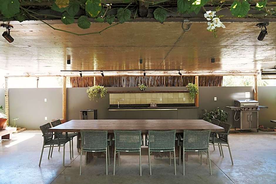 Casa com piscina aquecida, cozinheira, 30m do mar