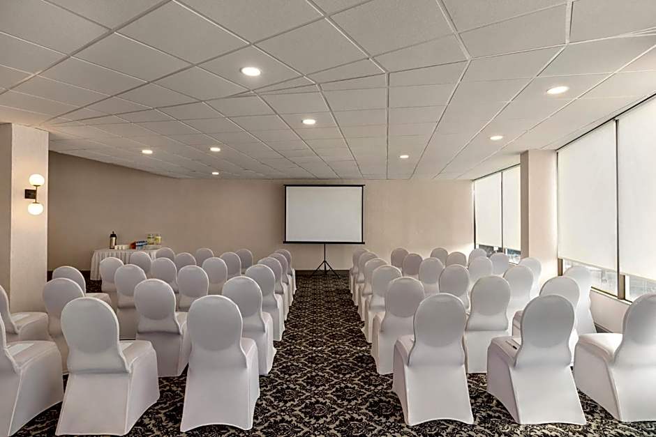 Holiday Inn Philadelphia Arpt-Stadium Area By IHG