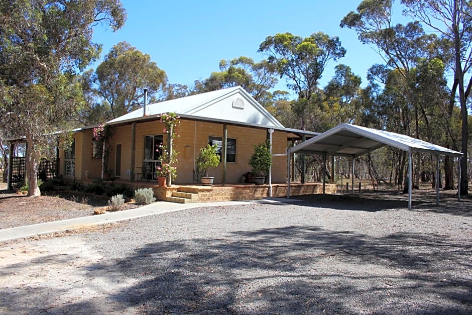 Kendenup Cottages and Lodge