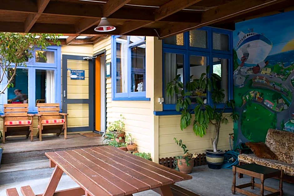 Sequoia Lodge Backpackers