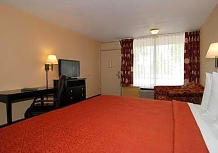 Queen Room - Non-Smoking