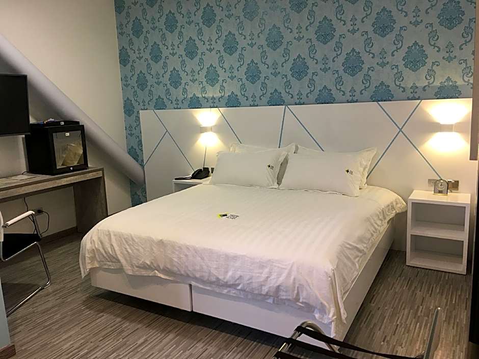 LUMA PLAZA HOTEL