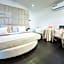 Bee Queen Hotel