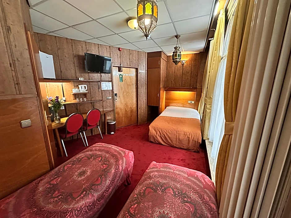 Nadia Hotel