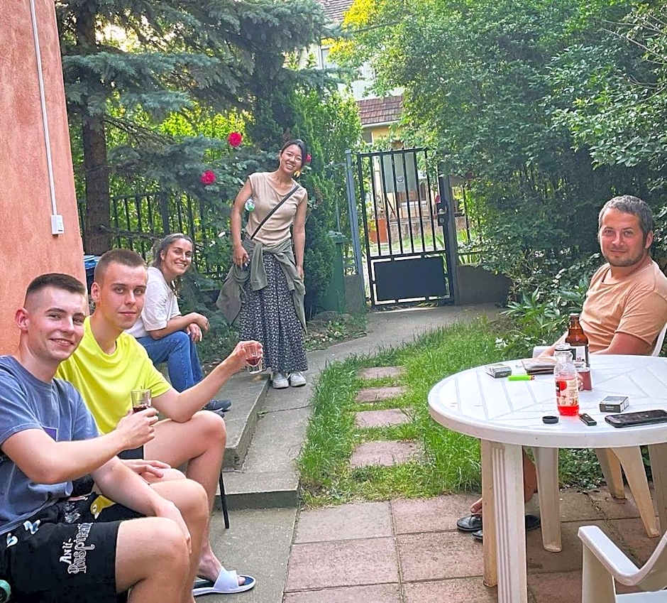 Budapest Garden Hostel - Age limit 39