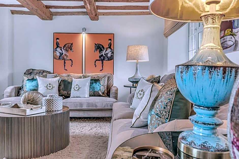 Hiron's Piece - Hot Tub Packages Available