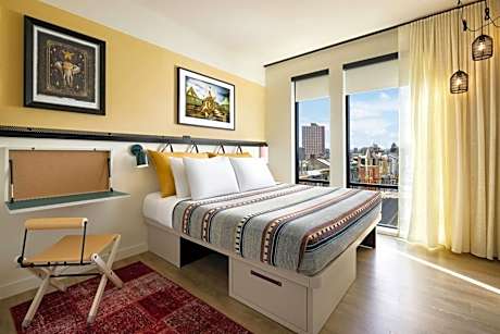 King Room - Mobility Accessible with Tub