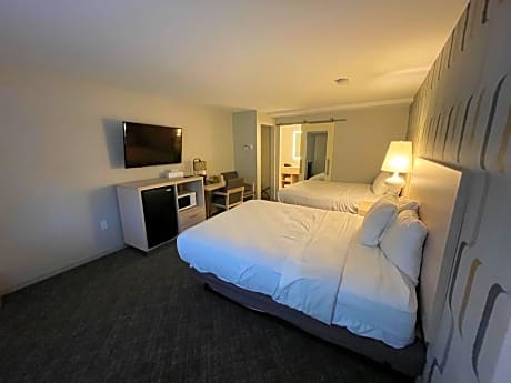 Queen Room with Two Queen Beds - River View (Not Pet-Friendly)