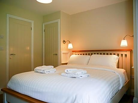 Lady Wakefield, 3 Bedroom Cottage with Lake View - No Pets Allowed