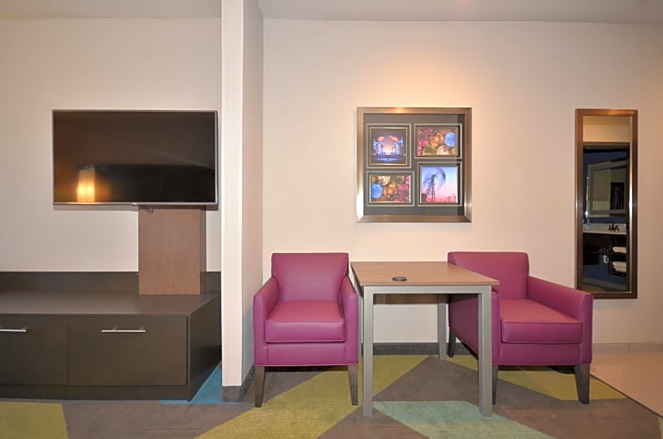 Holiday Inn Express & Suites Oklahoma City Mid - Arpt Area