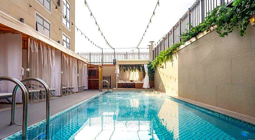 Hotel February Dong Seong Ro