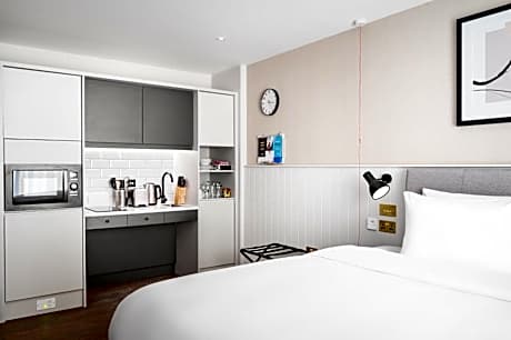 Studio Queen Suite - Accessible