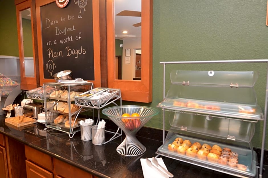 AmericInn by Wyndham Des Moines Airport
