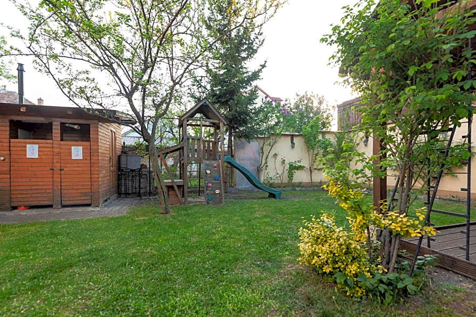 Vila Fortuna - Art O'Clock