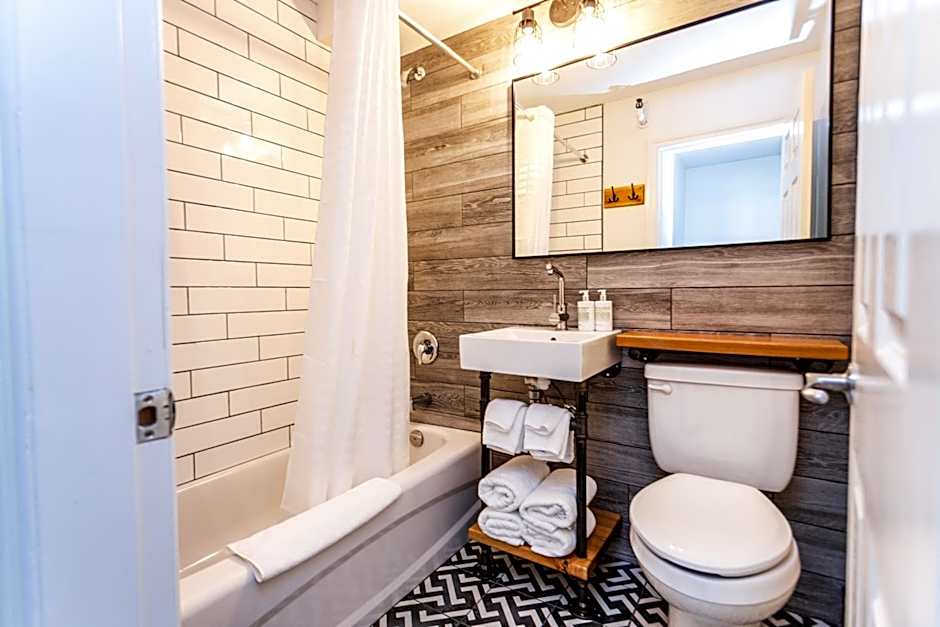 Crash Hotel Squamish