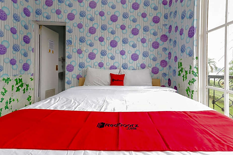RedDoorz @ Villa Puncak Tidar
