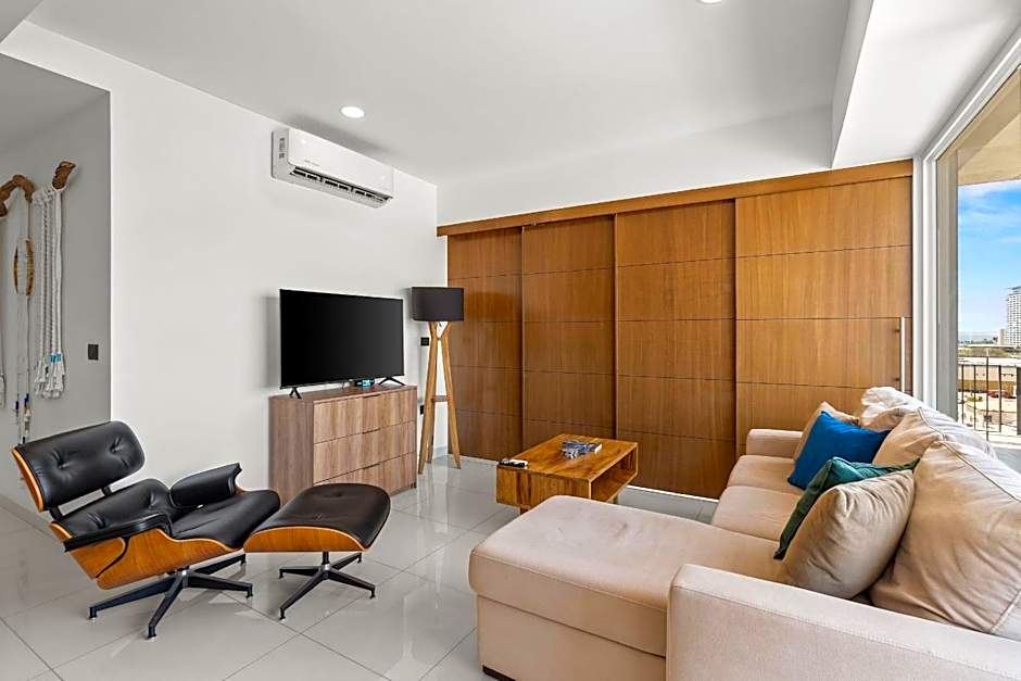 Monyxbnb at Zoho Skies