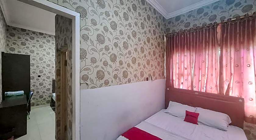 RedDoorz @ Hotel Arwana Safari Puncak