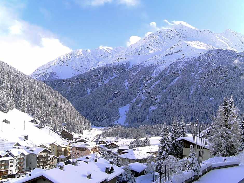 Hotel Meublè Adler - Rooms & Mountain Apartments