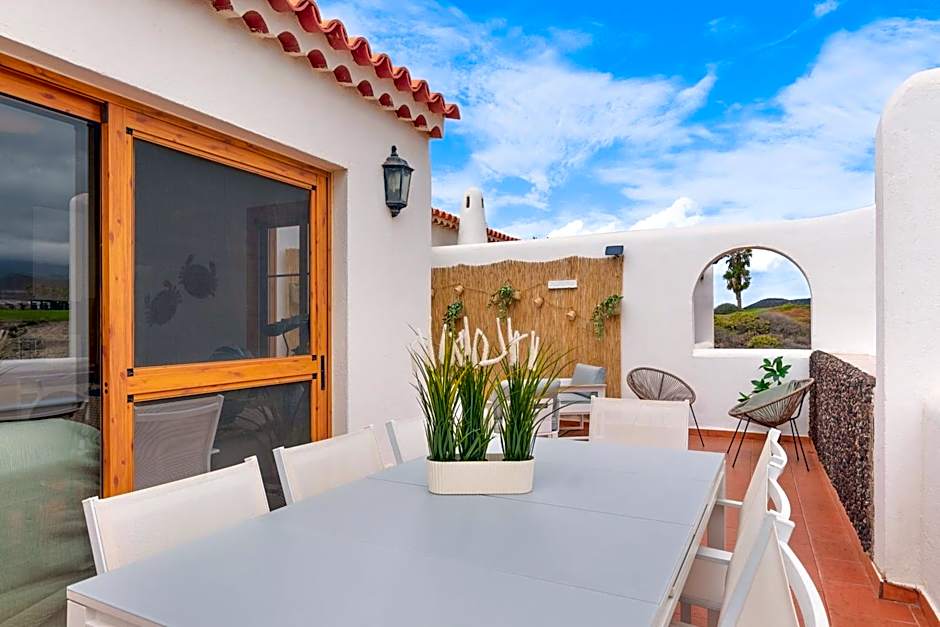 Beautiful 4 bedroom house with phenomenal golf and mountain views