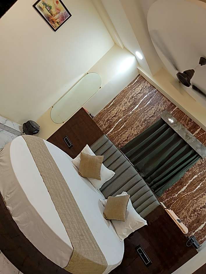 Hotel West Inn Park - Chandlodiya, SG Highway