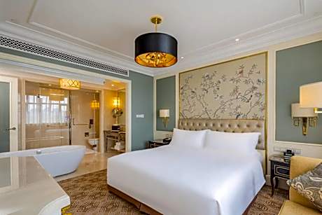 2 Bedroom Suite 1 King 2 Twin