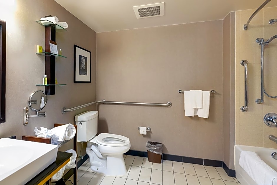 DoubleTree by Hilton Hotel Savannah Airport