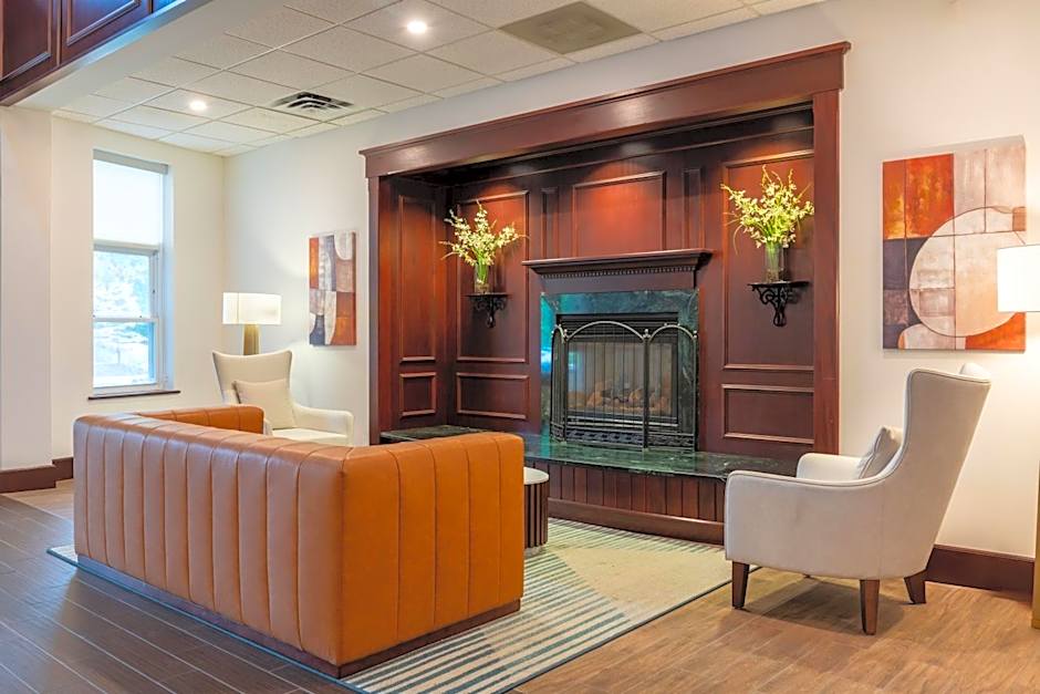 Comfort Inn & Suites Near Burke Mountain