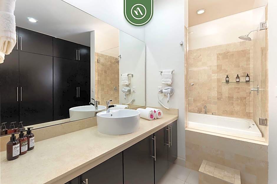 Brand New 3 BR Penthouse - Oceanview Rooftop Pool