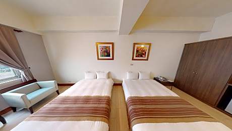 Quad (2 Double Beds)