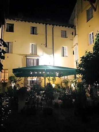 Al Cardinale Rooms & Studios