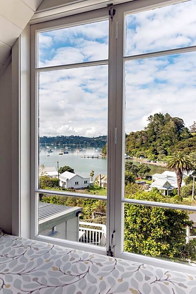 Arcadia Lodge Russell