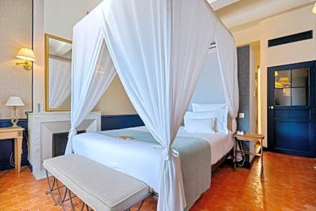 Deluxe Château Room