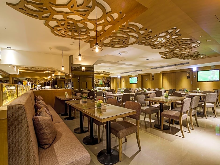 Green World Taipei Station