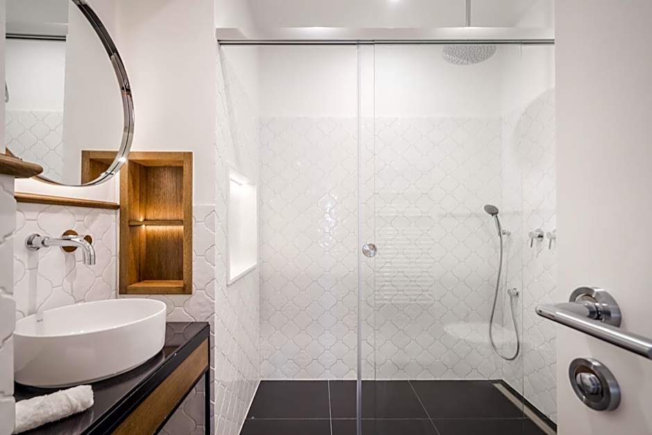 Budapest Eye- Boutique Suites, by BQA
