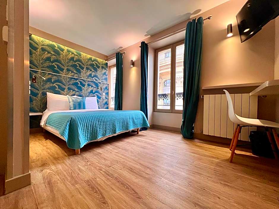 Nation Montmartre Hotel