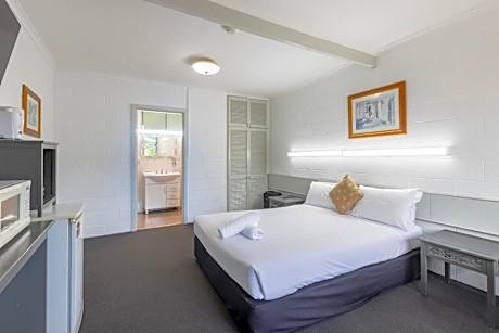 Standard Queen Motel Room