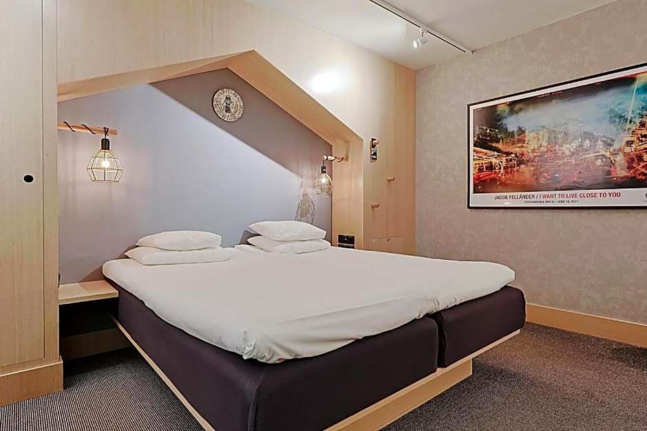 Hotel With Urban Deli