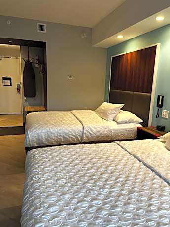Queen Room with Two Queen Beds - Hearing Access