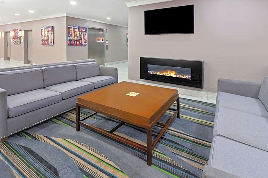 Holiday Inn Chicago Oakbrook by IHG