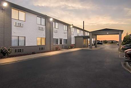 Super 8 by Wyndham Bourbonnais/Kankakee Area