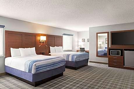 Deluxe Suite with Two Queen Beds - Non-Smoking