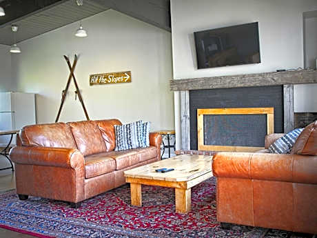 Gateside Chalets Expansive 6 Bedroom Hot Tub Near Village Blue Mountain