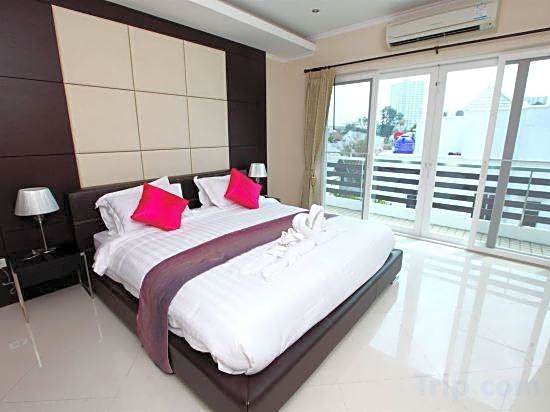 Hidden Palm Pool Villas